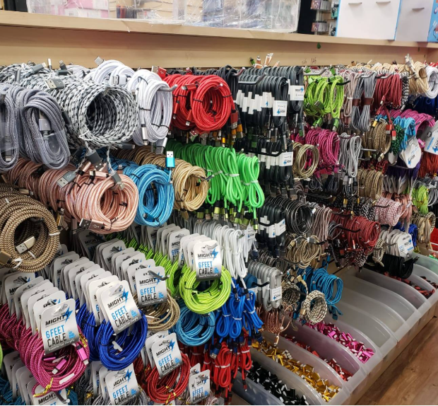 Tech Accessory Grab Bag – Cables, Stands & Mini Tools