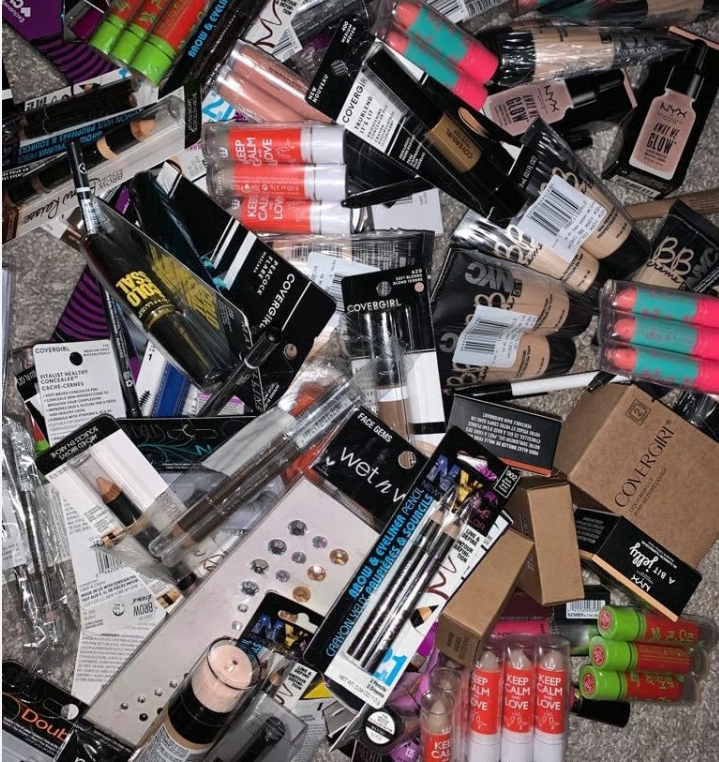 ColorPop Makeup Surprise Bag – Random Lip & Eye Essentials
