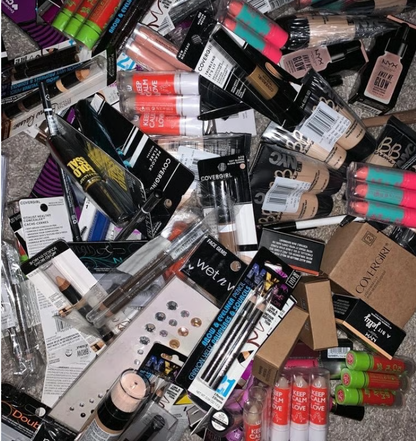 ColorPop Makeup Surprise Bag – Random Lip & Eye Essentials